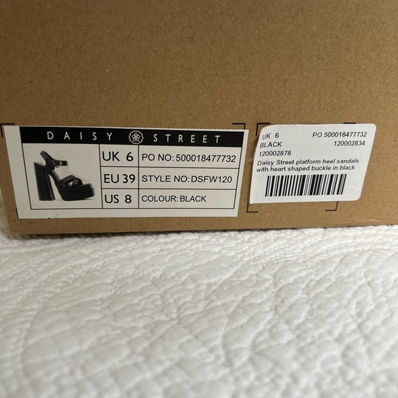 Daisy Street Platform Heels Heart Shape Buckle Black US 8 - Picture 4 of 4